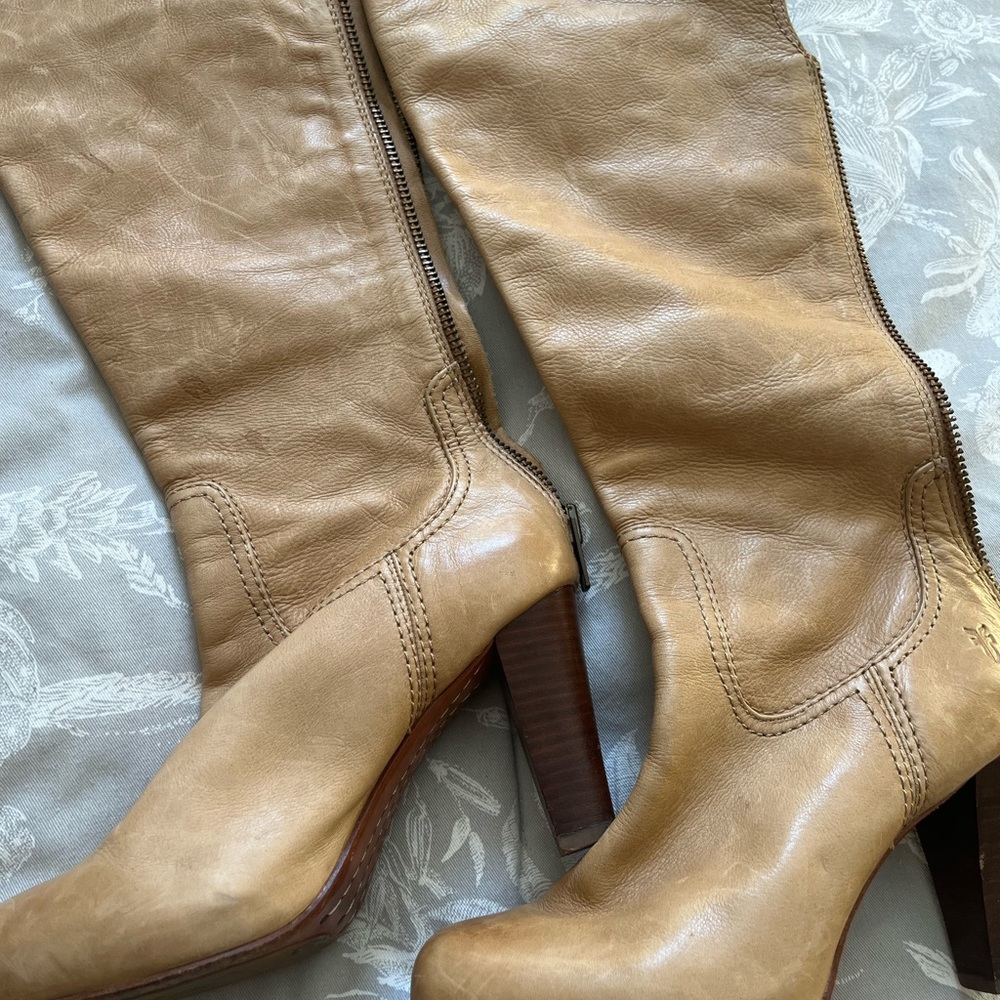 Woman’s Frye leather tan 3in heel boots like new barely used them grew out of